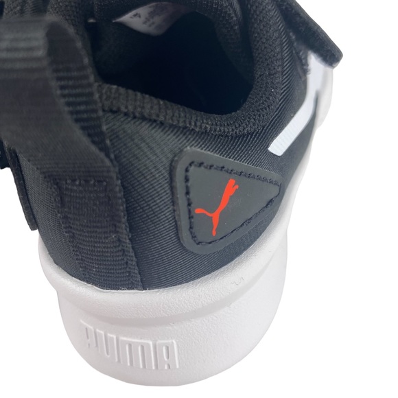 NWOT Puma Kids Flyer Runner - Size 8 - Picture 4 of 8